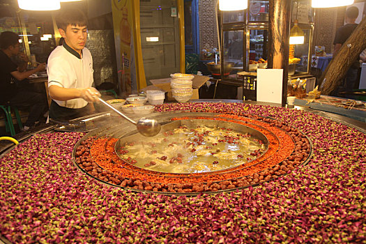 新疆喀什,特色美食,玫瑰花鸽子汤