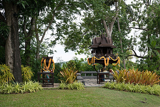 泰国当地特色佛龛,苏梅岛街头佛龛