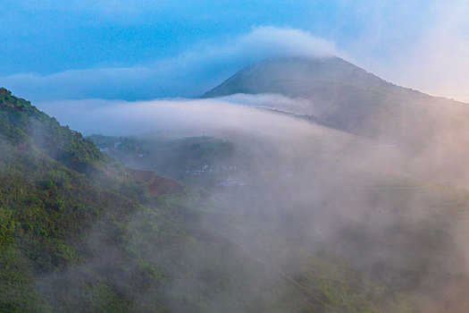 山间浮云