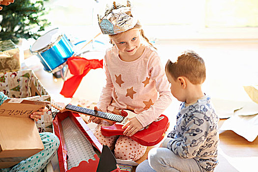 女孩,兄弟,演奏,玩具,吉他,圣诞节