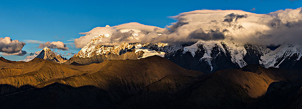 贡嘎山