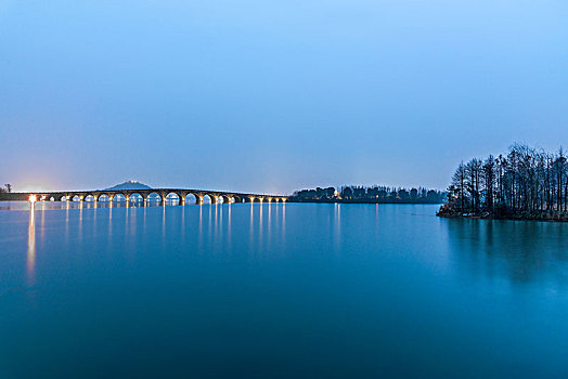 杭州湘湖政和桥夜景