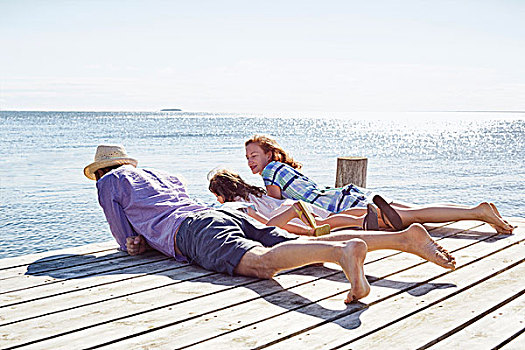 家庭,躺着,码头,瑞典