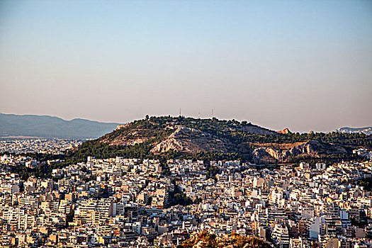 希腊雅典吕卡维多斯山上远眺雅典古城