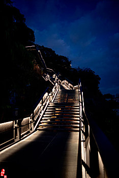 蓝天白云夜幕笼罩下金光闪烁的天梯,福道夜景,05,福州西部风光,045