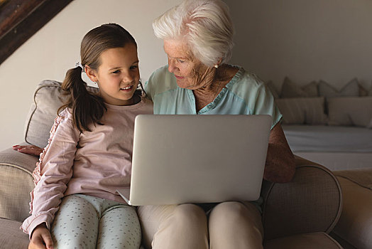 祖母,女儿,讨论,上方,笔记本电脑