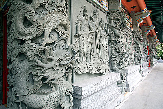 中国香港大屿山宝莲禅寺内的石刻