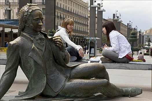 铜像,女孩,皮拉尔广场,萨拉戈萨,城市,2008年,省,阿拉贡,卡斯提尔,西班牙,欧洲