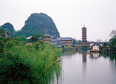 桂林木龙湖木龙塔