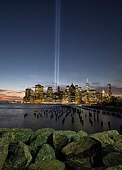 光柱,上方,下曼哈顿,布鲁克林,高度,散步场所,夜晚,纽约,美国