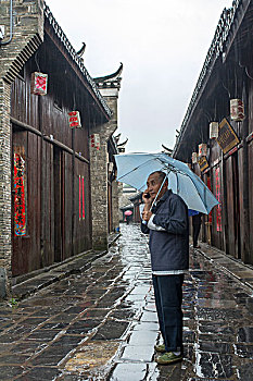 雨中三河古镇