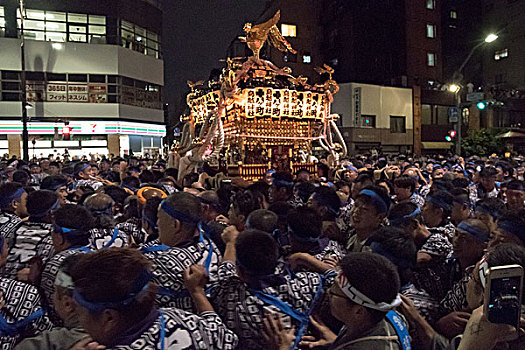 东京鸟越神社鸟越祭大神轿巡游