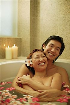 伴侣,搂抱,浴缸,微笑