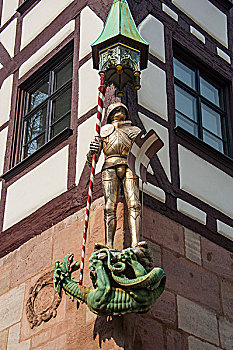 圣乔治,雕塑,龙,半木结构房屋,中世纪,城镇,中心,纽伦堡,巴伐利亚,中间,弗兰克尼亚,德国,欧洲