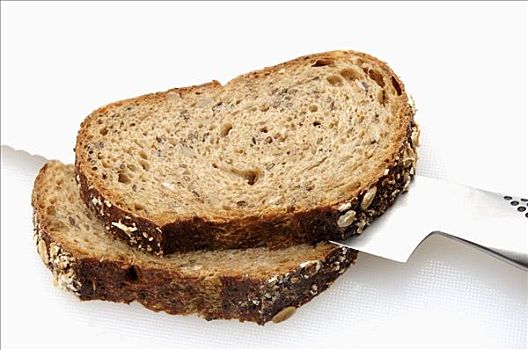 两个,杂谷面包,面包刀