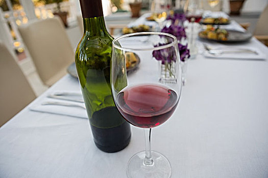红色,葡萄酒杯,瓶子,餐桌,餐馆,俯拍