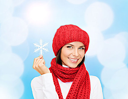 高兴,寒假,圣诞节,人,概念,微笑,少妇,红色,帽子,围巾,连指手套,拿着,雪花,上方,蓝色,背景