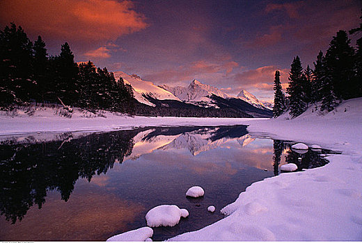 日落,玛琳湖,碧玉国家公园,艾伯塔省,加拿大