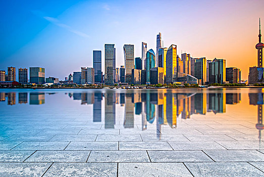 城市广场地砖和上海陆家嘴建筑群