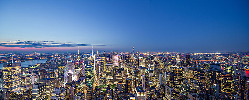纽约曼哈顿商业金融区夜景