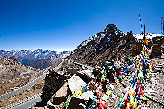 四川阿坝州小金四姑娘山,盘山公路