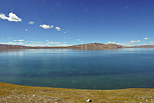 西藏第一高海拔措那湖