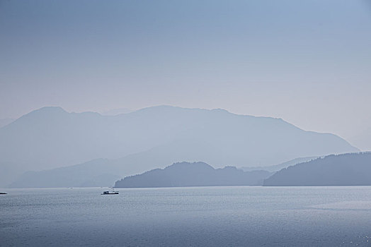 四川瓦屋山雅女湖风光