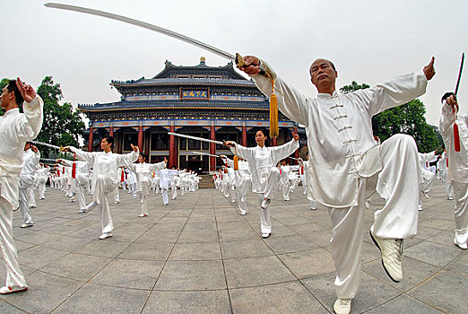 广州中山纪念堂太极舞剑