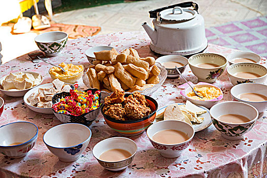 亚洲,西部,蒙古,室内,蒙古包,帐蓬,传统,面包,黄油,红色,奶酪,客人,奶茶