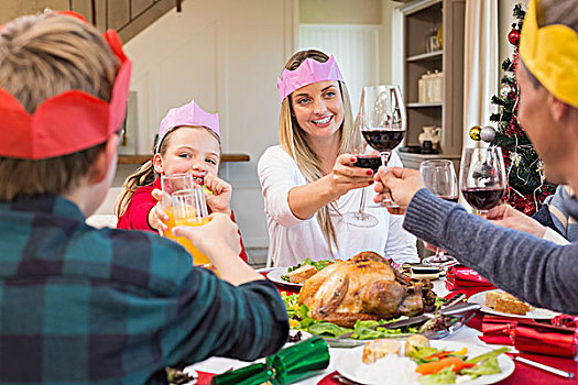 家庭,派对帽,祝酒,圣诞晚餐
