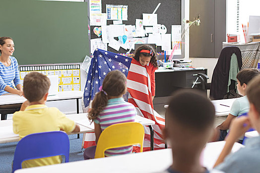 女生,拿着,美国国旗,教室