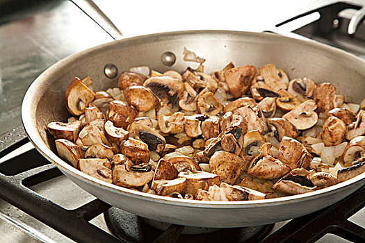 蘑菇,洋葱,烹调,长柄锅