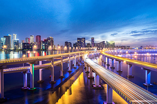 城市夜景天际线