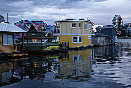加拿大卑诗省省会所在地的维多利亚,维多利亚港的著名景点渔夫码头