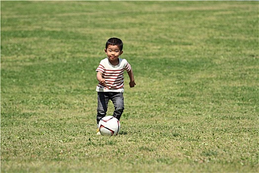 日本人,男孩,踢,足球,3岁