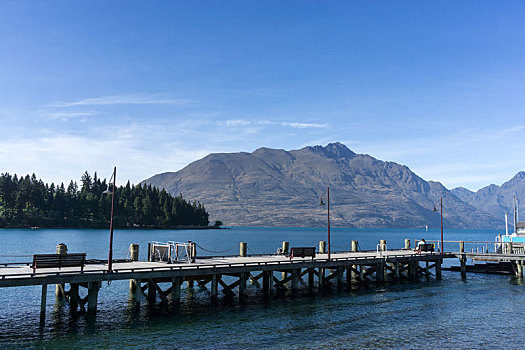 瓦卡蒂普湖,码头