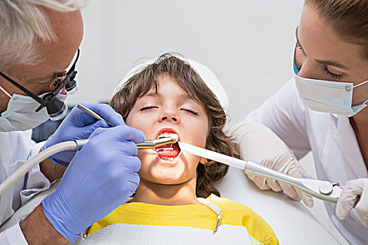 儿科,牙医,协助,检查,小男孩,牙齿