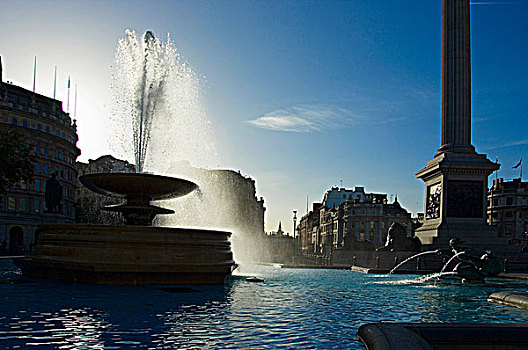 英格兰,伦敦,特拉法尔加广场,喷水池,纳尔逊纪念柱,逆光,阳光