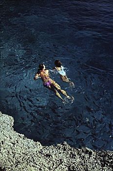 俯拍,女人,游动,水中,女儿,圣安德烈斯岛,岛屿,哥伦比亚