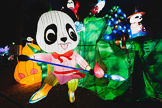 灯会庙会灯笼熊猫造型灯熊猫舞剑