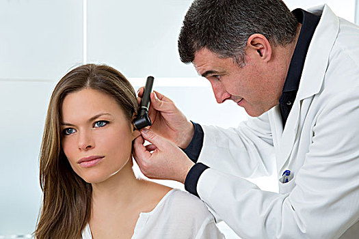 医生,检查,耳,耳镜,女患者,医院