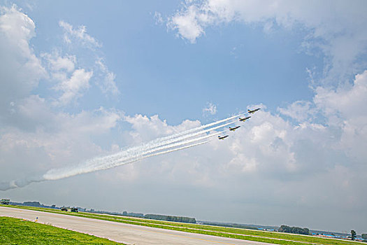 飞机航空表演