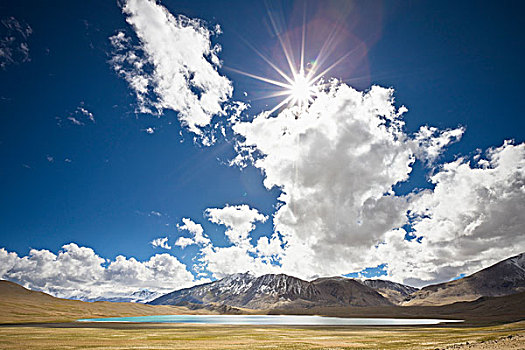阳光,云,上方,湖,山峦,查谟-克什米尔邦,印度