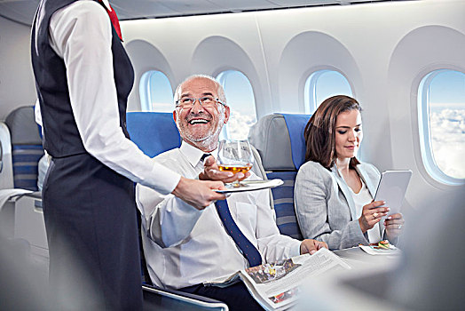 空乘人员,威士忌,微笑,商务人士,骑,第一,飞机