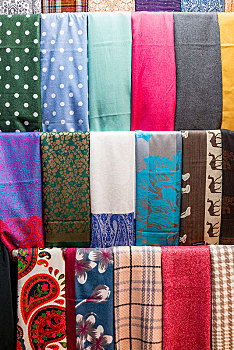 阿联酋迪拜迪拜香料市场上的丝巾围巾