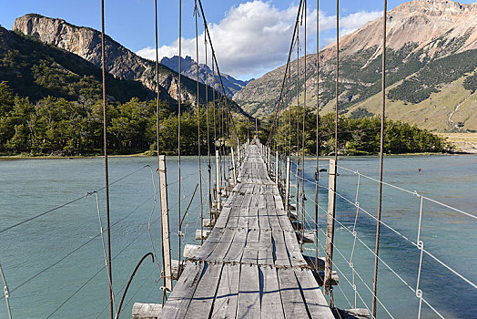 吊桥,洛斯格拉希亚雷斯国家公园,圣克鲁斯省,巴塔哥尼亚,阿根廷,南美