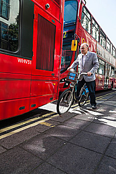 骑自行车,挤,伦敦,巴士,路边