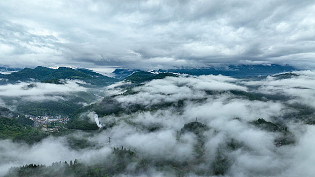 重庆酉阳,雾海扮靓美乡村