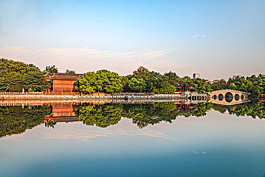 南京白鹭洲公园风光御龙池