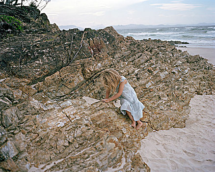 女孩,蓝色,服装,探索,石头,海滩,澳大利亚